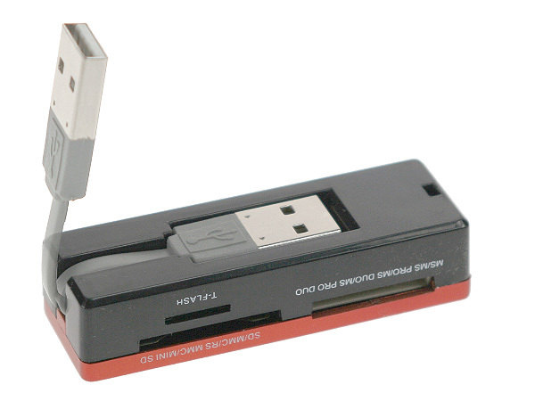 MINI LECTEUR DE CARTES MEMOIRES USB v2.0 C04